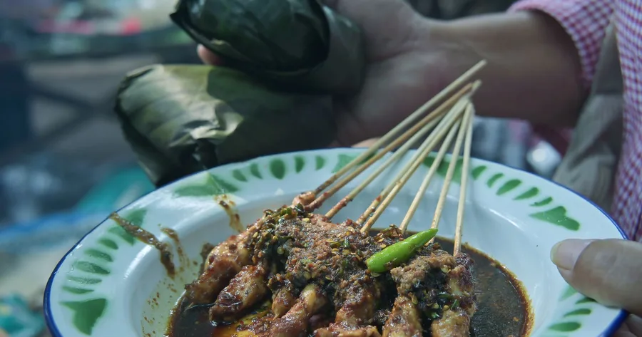 Panduan Lengkap Memilih Peralatan Makan untuk Restoran Satay & Grilled Skewers: Material Tahan Panas, Desain Autentik, dan Strategi Presentasi yang Menggugah Selera