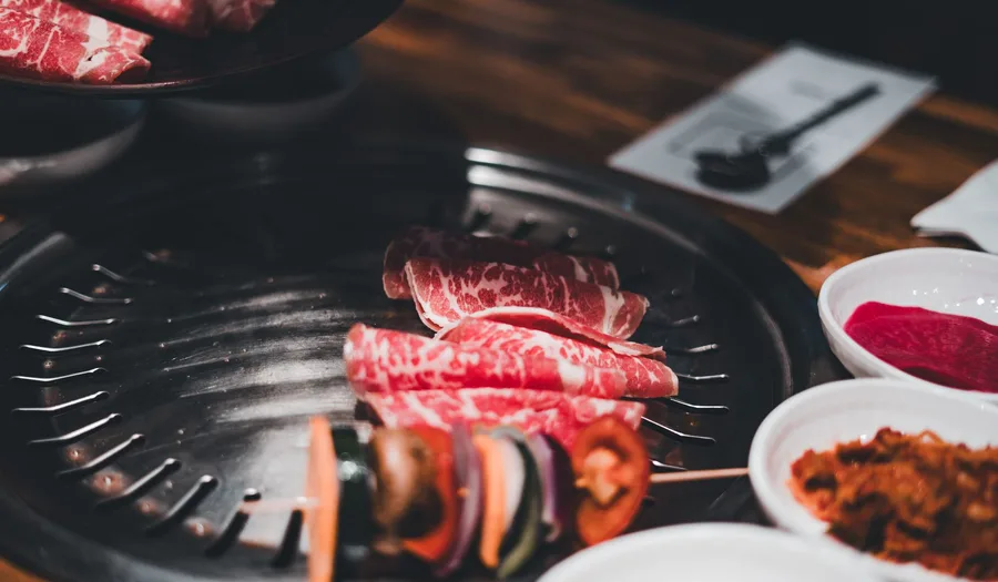 Panduan Lengkap Memilih Peralatan Makan untuk Restoran Barbecue: Material Tahan Panas, Desain Rustic, dan Presentasi Mouthwatering