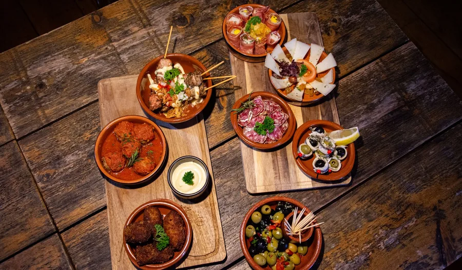 Panduan Lengkap Memilih Peralatan Makan untuk Restoran Tapas: Ukuran, Material, dan Strategi Presentasi yang Memukau
