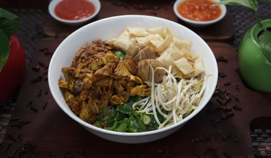 Panduan Lengkap Memilih Peralatan Makan untuk Restoran Bakso: Material, Ukuran, dan Strategi Presentasi yang Menggugah Selera