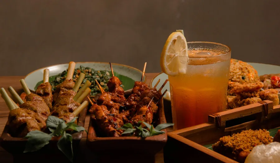 Panduan Lengkap Memilih Peralatan Makan untuk Restoran Satay & Grilled Skewers: Material Tahan Panas, Desain Autentik, dan Strategi Presentasi yang Menggugah Selera