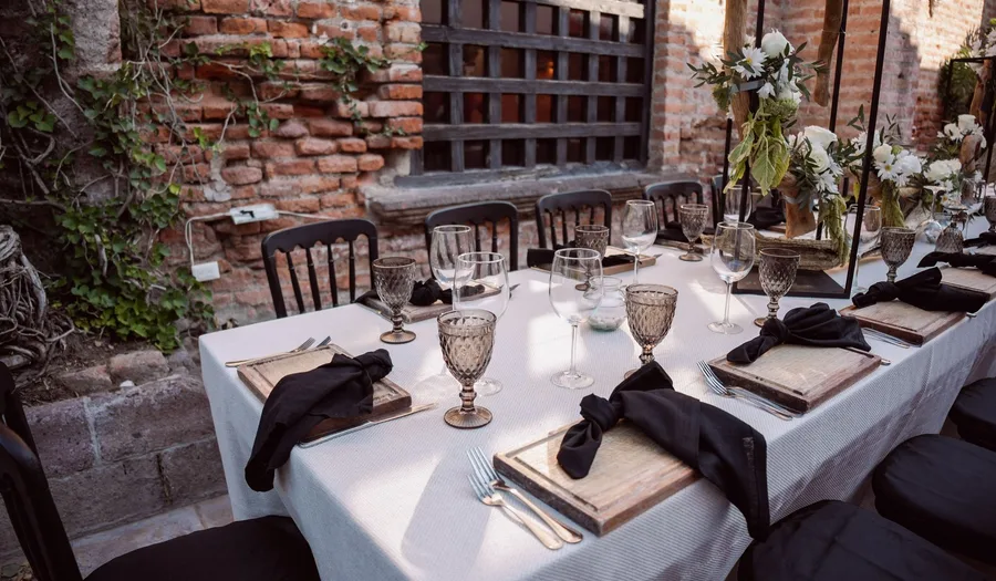 Panduan Lengkap Memilih Peralatan Makan untuk Restoran Wine Bar: Material Premium, Desain Elegan, dan Strategi Presentasi yang Sophisticated