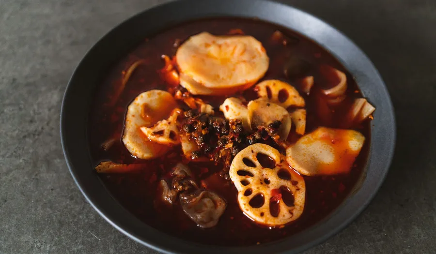 Panduan Lengkap Memilih Peralatan Makan untuk Restoran Hotpot: Material Tahan Panas, Desain Autentik, dan Strategi Presentasi yang Memukau