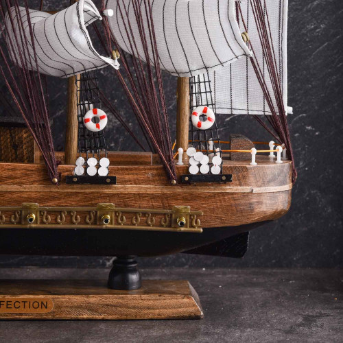 Miniature Sailing Ship Room Décor 4