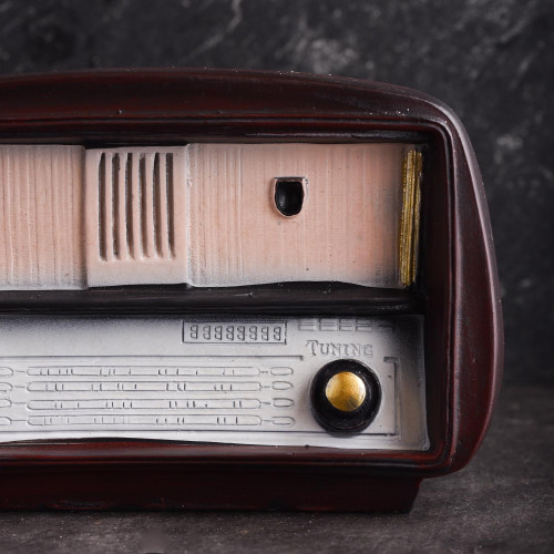 Retro Radio Table Décor 2
