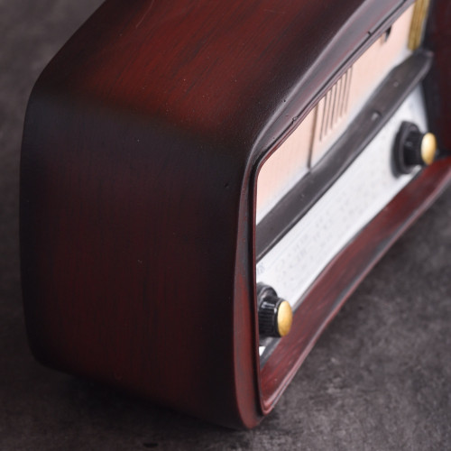 Retro Radio Table Décor 3