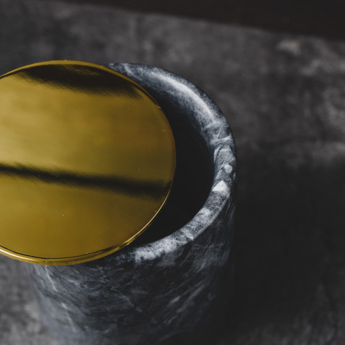 Marble Mug Black with Gold Lid 2