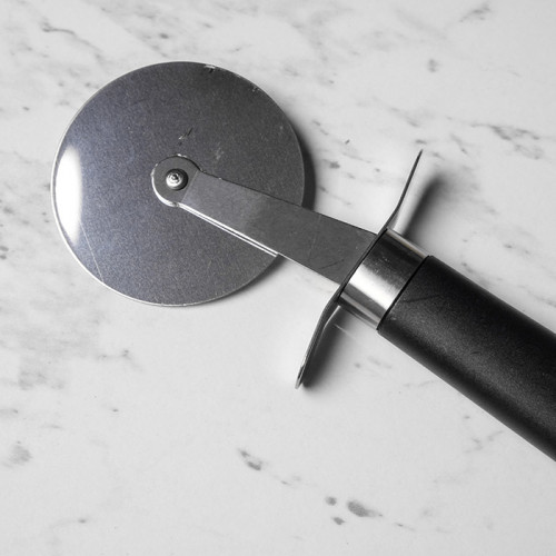 Round Pizza Cutter Onyx Handle 2
