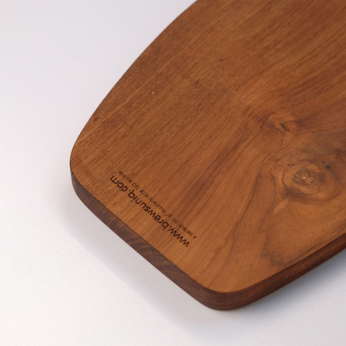 Jati Wooden Serving Board W Handle 30 x 16.5cm 2