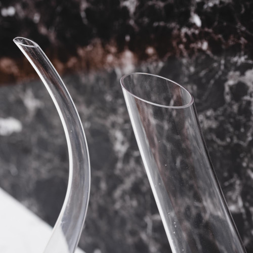 Wine Decanter Horn-Shaped 067 3