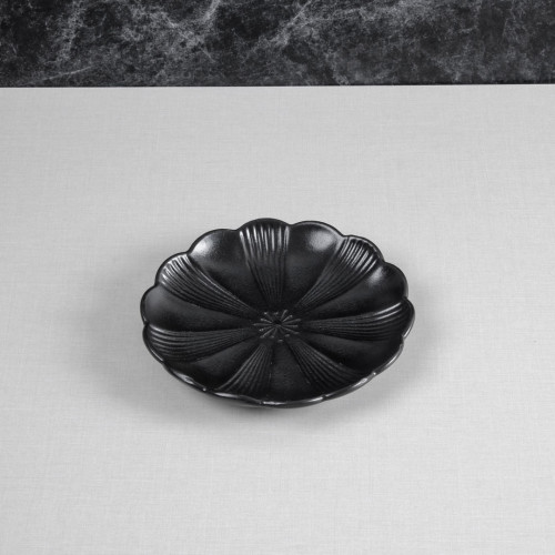 Ikebana Black Sharing Plate 6" 4