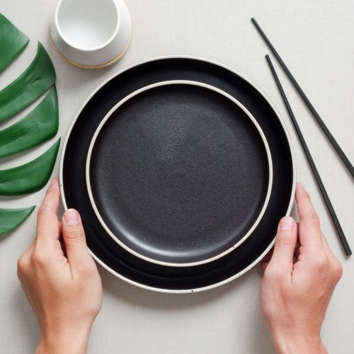 Nami Dinner Plate 9.5" - True Black 2