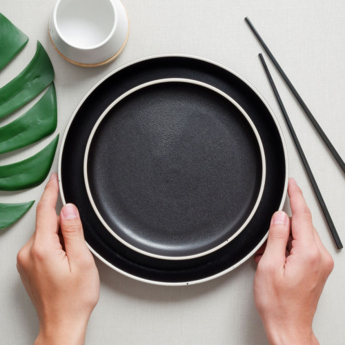 Nami Dinner Plate 9.5" - True Black 2