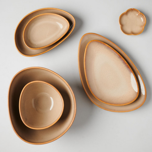 Umbra-Brown Triangular Salad Plate 8" 6